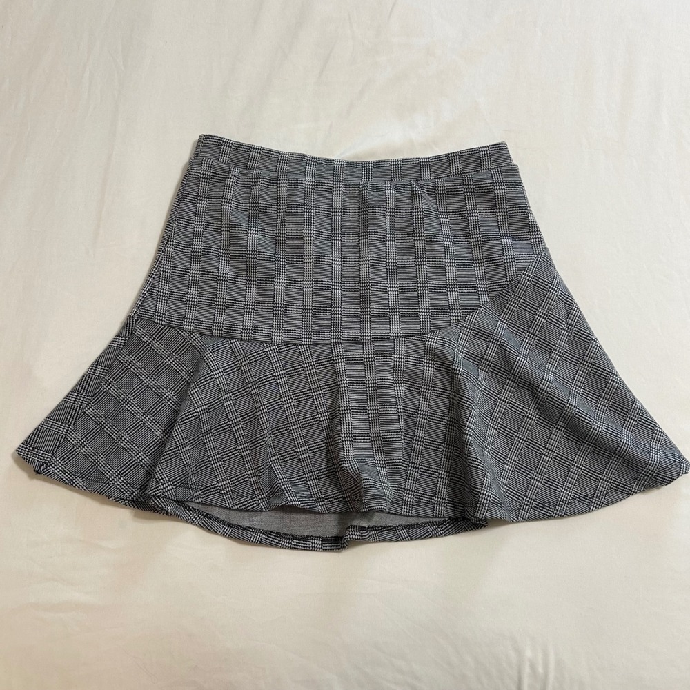 SO Womens‎ Glen Plaid Skort Black White Ruffle Mini Skirt Shorts Medium M